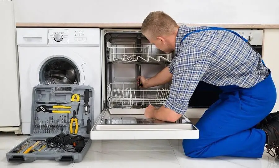 Pamukova Warmhaus servisi teknisyen ekibi beyaz eşya tamiri yaparken